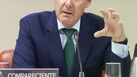 La CNMV estudia una "suspensión quirúrgica" de la cotización de BBVA y Sabadell