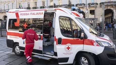 Tragedia a Milano: 25enne investito sulle strisce pedonali, muore in ospedale