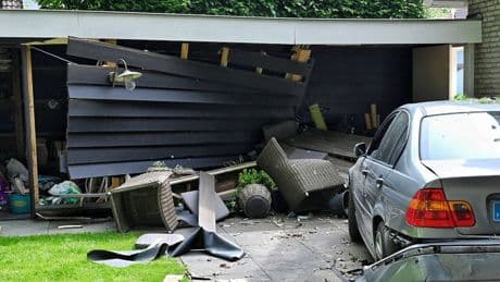 Verkeersruzie eindigt in achtertuin Berkel-Enschot