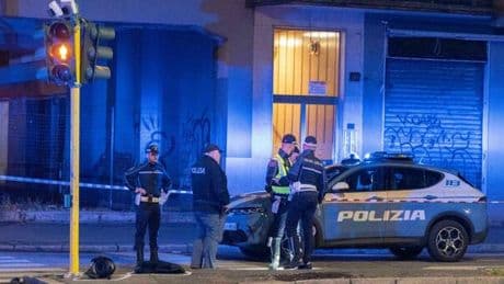 Nettuno, in fuga dalla polizia si schianta con l'auto contro un palo: muore 38enne. «Aveva 25 kg di cocaina»