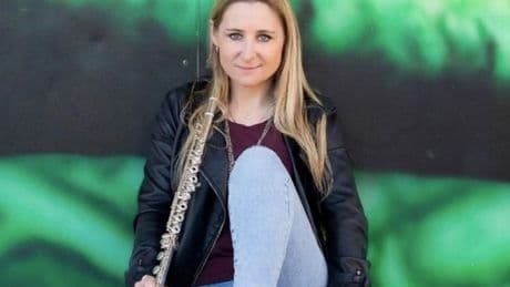 Music teacher 'dared teen girls to kiss' and texted one saying 'I love you'