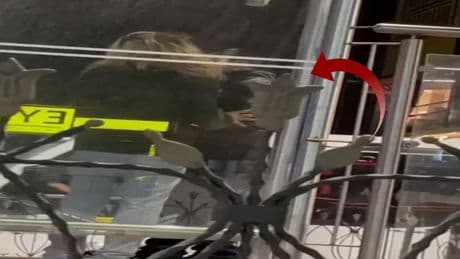 Sultangazi'de iğrenç olay! Tramvay durağında taciz!