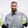 Daar is de nieuwe doelman van City: Gianluigi Donnarumma traint voor het eerst mee (en maakt meteen kennis met het weer in Manchester)