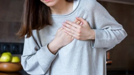 Diagnostican un cáncer en etapa avanzada a una mujer después de que los médicos confundieran sus síntomas con ansiedad