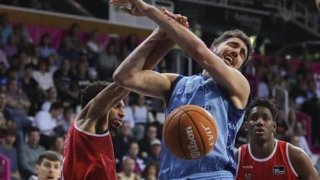 El Granca se mete en playoffs sin jugar gracias a una canasta de Chougkaz sobre la bocina