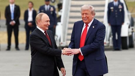 Trump recibe a Putin en Alaska con gestos de cordialidad al estilo de dos viejos amigos