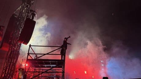 Travis Scott da un concierto sorpresa en las Tres Xemeneies y enloquece a sus fans
