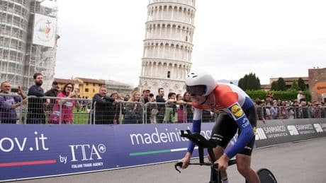 Giro, Hoole vince la 10&ordf; tappa. Del Toro resta in rosa, Roglic accorcia