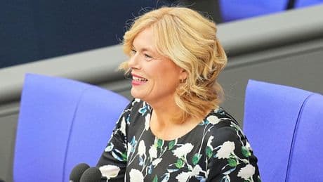 Klöckner eröffnet Wahlgang - Zweite Chance für Merz