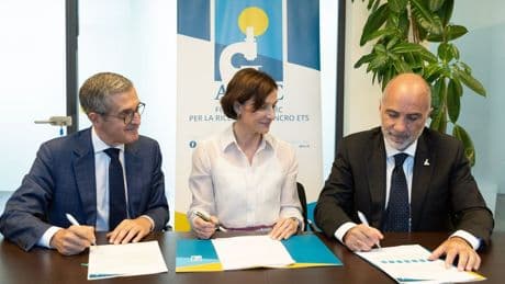 Intesa, i bancari offrono le loro competenze per il volontariato nel terzo settore