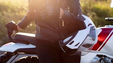 Cómo alargar la vida útil de tu casco de moto
