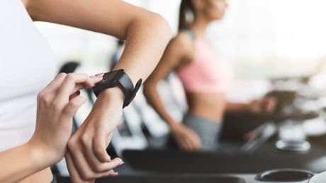 Fitnessarmbänder im Test: Testsieger, Preistipp und Alternativen