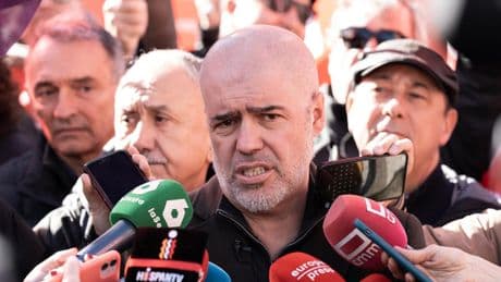 Junts sale en tromba contra Unai Sordo por llamarles más inútiles que “”la última tostada del pan Bimbo”