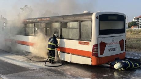 Eskişehir'de belediye otobüsünde çıkan yangında bir yolcu yaralandı