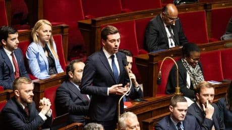Le RN publie son rapport sur la désindustrialisation avec la bienveillance du bloc central