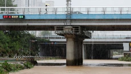 Hevige regen in Zuid-Korea: doden, evacuaties, wegen en huizen beschadigd