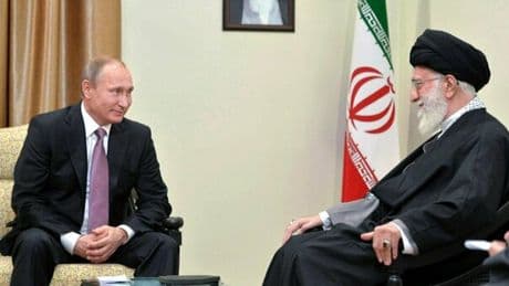Guerra Iran-Usa, cosa farà Putin? Dall'esilio di Khamenei a Mosca fino ai benefici economici: a rischio l'allenza con Teheran