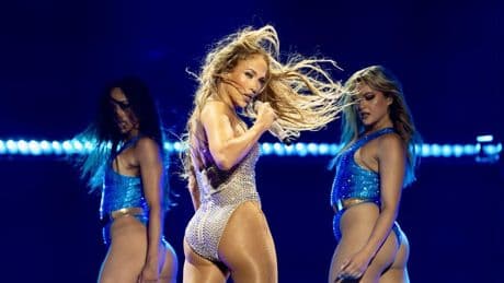 Jennifer López ofrece un show de música y baile en su primer concierto en Barcelona