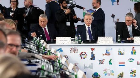 Erdoğan: Vize uygulamalarının gözden geçirilmesi şart