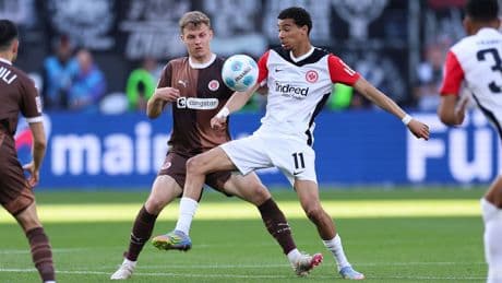 Transfer-Krimi geht in heiße Phase - So setzt Newcastle Frankfurts Ekitiké unter Druck!