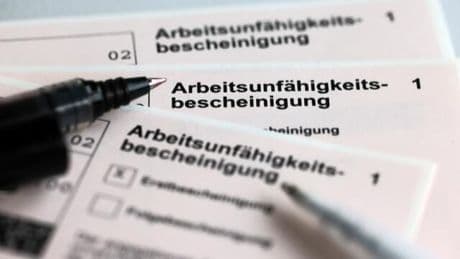 Mehr Atemwegserkrankungen: Erkältungswelle hält Fehlzeiten hoch