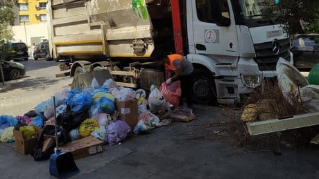 Karşıyaka’da iş bırakma eylemi sonlandırıldı: 20 Eylül’de tam ödeme sözü alındı