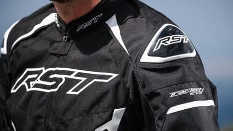 RST presenta su nueva colección de equipamiento motorista para la época estival