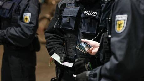 Haftbefehl vollstreckt: Ehepaar landet nach lautem Streit im Gefängnis