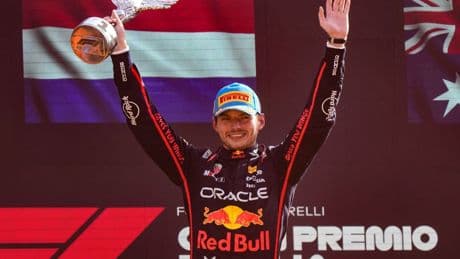 Red Bulls «Wiedergeburt»: Verstappen-Jubel im roten Rauch