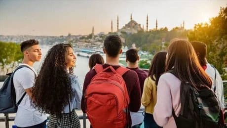 Türkiye’de gençlik sessizce çürüyor! Ne okul var ne de iş: Gençlerde ‘NEET’ oranı alarm veriyor!