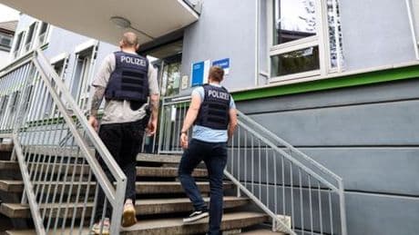 Duisburg: Vier Tatverdächtige nach Drohmail gegen ermittelt