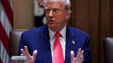 Droits de douane : les smartphones et les ordinateurs exemptés des surtaxes de Donald Trump