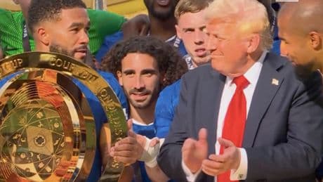 „Was macht er da?“ - Trump verwirrt Chelsea-Stars total!
