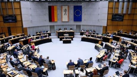 Abgeordnetenhaus: Umfrage: Linke legt massiv zu und wäre zweitstärkste Kraft