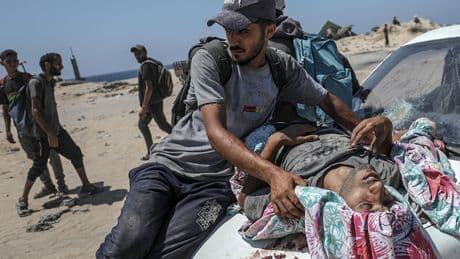 Fuoco sulle file per gli aiuti, a Gaza è un’altra strage. Da maggio almeno 900 morti per il cibo