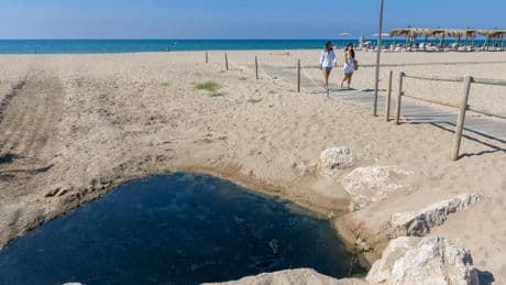 Dieciséis millones para evitar las aguas negras en la playa de Castelldefels