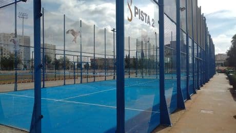 La reserva de pistas deportivas municipales no será automática y tendrán prioridad los colegios sin estos espacios en Sevilla