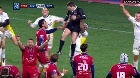 Quand Raisuqe s’était fait connaître en soulevant de joie un arbitre (vidéo)
