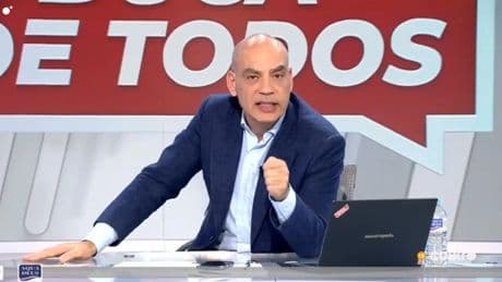 Carcajadas en 'En boca de todos' ante los constantes lapsus de Nacho Abad: "Estoy ya con alzhéimer"