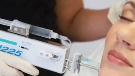 Gençlik aşısı yaptırdı kâbusu yaşadı: Yüz felci geçirdi, mimiklerini kaybetti!