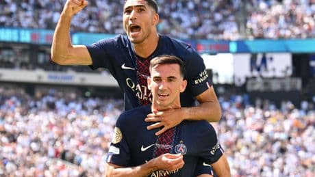 Real Madrid al binnen 25 minuten kansloos tegen Paris Saint-Germain dat flitsend finale WK clubs bereikt
