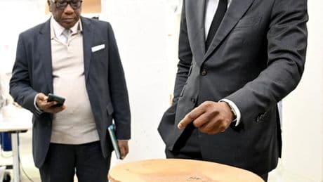 La Finlande rétrocède au Bénin un tabouret royal pillé à l’époque de la colonisation française