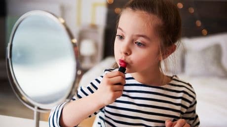 Experten warnen - So machen Make-up und Cremes unsere Kinder krank