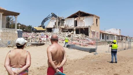 Comienzan los derribos en Guardamar mientras los vecinos juegan su última carta legal
