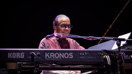 La leyenda del jazz Herbie Hancock pone el broche a las Noches del Botánico con su música de otro planeta