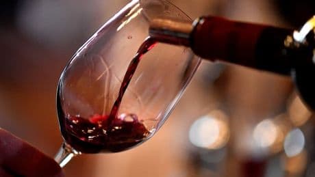 "Un vin d'apéro, frais et léger": comment le vignoble bordelais ressuscite un vin du Moyen-Âge pour reconquérir les jeunes consommateurs