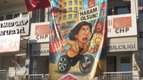 Aydın’da Çerçioğlu’na tepki büyüyor: CHP binasına “haram olsun” pankartı asıldı