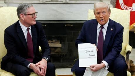 Trump anuncia un acuerdo comercial "completo y comprensivo" con Reino Unido sobre la guerra de aranceles