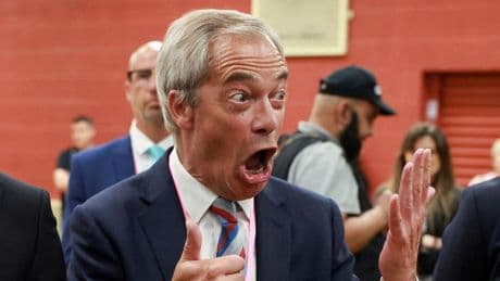 Großbritannien: Nigel Farages Rechtspopulisten fügen Premier Starmer schwere Schlappe zu