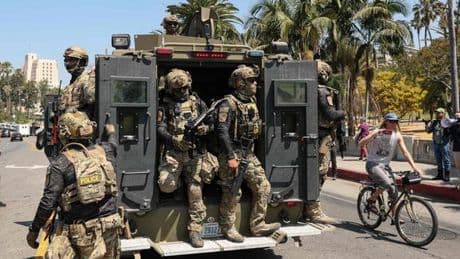 Les moyens colossaux et les méthodes brutales d’ICE, la police de l’immigration déployée par Donald Trump